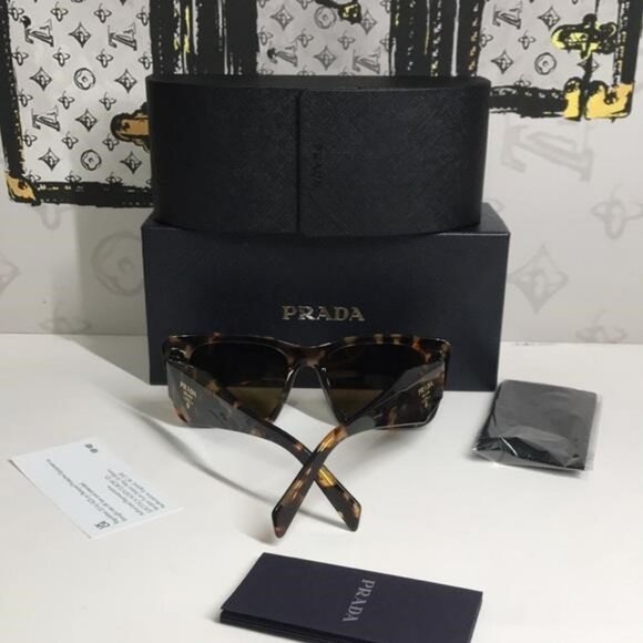 New Authentic Prada SPR08Y Women’s Sunglasses – VAU-01T - Picture 4 of 12